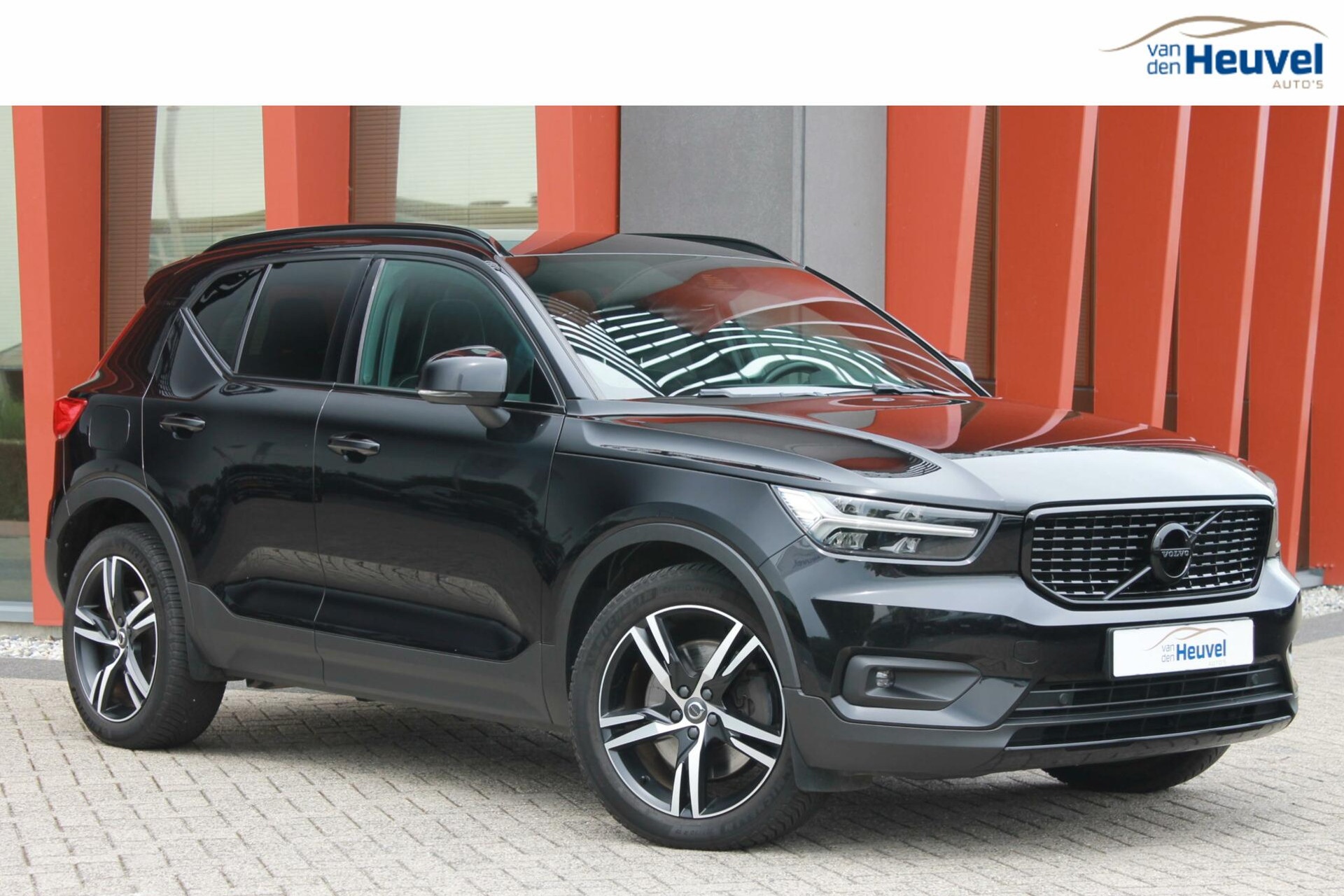 43087080-43.jpg