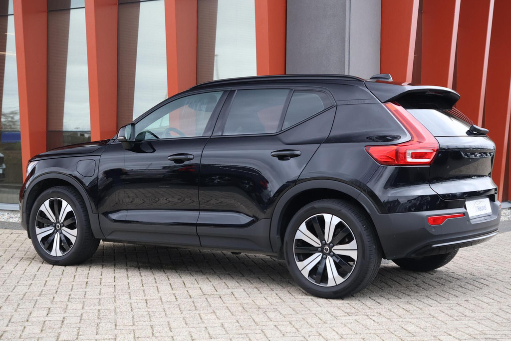 Volvo XC40 T4 Recharge Plus Dark | Stoelverwarming | Trekhaak | Parkeercamera| H/K | Keyless | Glossy Black 51626594-2.jpg | Van den Heuvel Auto's B.V.