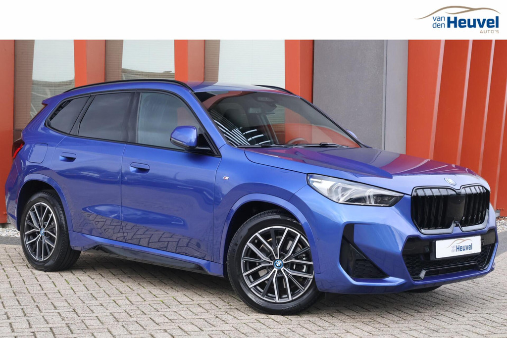 BMW X1 xDrive25e | M-sport | Stoelverwarming | Trekhaak | Leder | HUD | 360° Camera | LED 53931330-0.jpg | Van den Heuvel Auto's B.V.